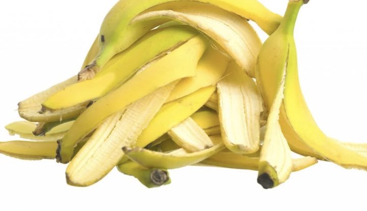Buccia della banana rimedio naturale